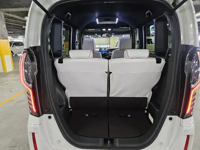 ホンダ Ｎ ＢＯＸ カスタム G L ターボ ホンダセンシング 愛媛県 2018(平30)年 4.2万km プラチナホワイトパール 〇純正８インチナビ/〇フルセグTV/〇バックカメラ/〇フリップダウンモニター/〇ビルトインETC/〇ドライブレコーダー/〇パワースライドドア（両側）/〇ホンダセンシング/・衝突軽減ブレーキ/・誤発進抑制機能/・アダプティブクルーズコントロール/〇LEDヘッドランプ/〇オートライト/〇純正15インチアルミ/〇オートエアコン/〇革巻きステアリング/〇パドルシフト/〇ステアリングスイッチ/〇合皮/ファブリックコンビシート/〇シートカバー取付け/〇スマートキーシステム/〇ターボ/〇禁煙車