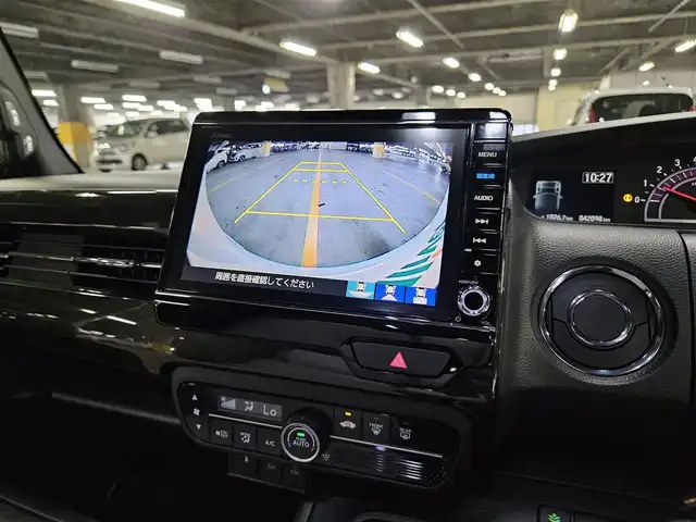 ホンダ Ｎ ＢＯＸ カスタム G L ターボ ホンダセンシング 愛媛県 2018(平30)年 4.2万km プラチナホワイトパール 〇純正８インチナビ/〇フルセグTV/〇バックカメラ/〇フリップダウンモニター/〇ビルトインETC/〇ドライブレコーダー/〇パワースライドドア（両側）/〇ホンダセンシング/・衝突軽減ブレーキ/・誤発進抑制機能/・アダプティブクルーズコントロール/〇LEDヘッドランプ/〇オートライト/〇純正15インチアルミ/〇オートエアコン/〇革巻きステアリング/〇パドルシフト/〇ステアリングスイッチ/〇合皮/ファブリックコンビシート/〇シートカバー取付け/〇スマートキーシステム/〇ターボ/〇禁煙車