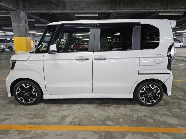 ホンダ Ｎ ＢＯＸ カスタム G L ターボ ホンダセンシング 愛媛県 2018(平30)年 4.2万km プラチナホワイトパール 〇純正８インチナビ/〇フルセグTV/〇バックカメラ/〇フリップダウンモニター/〇ビルトインETC/〇ドライブレコーダー/〇パワースライドドア（両側）/〇ホンダセンシング/・衝突軽減ブレーキ/・誤発進抑制機能/・アダプティブクルーズコントロール/〇LEDヘッドランプ/〇オートライト/〇純正15インチアルミ/〇オートエアコン/〇革巻きステアリング/〇パドルシフト/〇ステアリングスイッチ/〇合皮/ファブリックコンビシート/〇シートカバー取付け/〇スマートキーシステム/〇ターボ/〇禁煙車