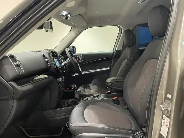 ＭＩＮＩ ミニ クロスオーバー クーパー D 愛知県 2018(平30)年 6.6万km グレーⅡ ペッパーＰＫＧ　/純正ナビ　/Ｂｌｕｅｔｏｏｔｈ　/Ｂカメラ　/インテリジェントセーフティー　/ＡＣＣ　/パワーバックドア　/オートワイパー　/オートライト　/ドライブレコーダー　/ミラー型ＥＴＣ　/コーナーセンサー/HID/プッシュスタート/アイドリングストップ