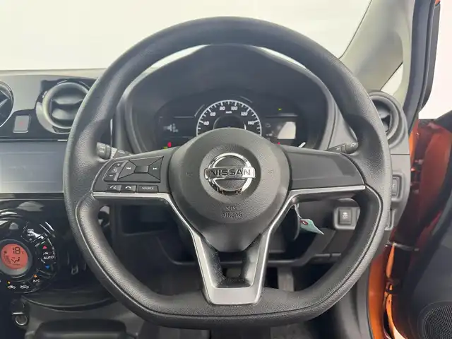 日産 ノート e－パワー X 愛知県 2016(平28)年 4.5万km プレミアムコロナオレンジ ・純正ナビ7インチ/・全方位カメラ/・フルセグTV/・衝突被害軽減システム/・コーナーセンサー/・横滑り防止装置/・レーンキープアシスト/・オートライト/・LEDフォグランプ/・ドライブレコーダー/・ETC/・スマートルームミラー/・スタッドレスタイヤ付/・プッシュスタート/・スマートキー