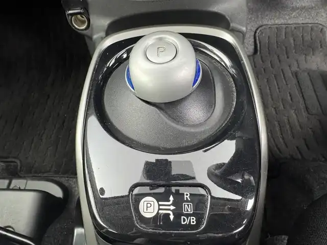 日産 ノート e－パワー X 愛知県 2016(平28)年 4.5万km プレミアムコロナオレンジ ・純正ナビ7インチ/・全方位カメラ/・フルセグTV/・衝突被害軽減システム/・コーナーセンサー/・横滑り防止装置/・レーンキープアシスト/・オートライト/・LEDフォグランプ/・ドライブレコーダー/・ETC/・スマートルームミラー/・スタッドレスタイヤ付/・プッシュスタート/・スマートキー