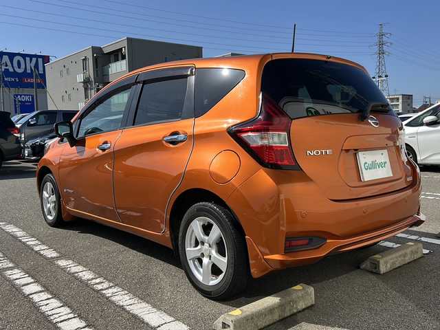 日産 ノート e－パワー X 石川県 2016(平28)年 4.5万km プレミアムコロナオレンジ 純正ナビ7インチ/フルセグTV/全方位カメラ/ドライブレコーダー/ETC/スマートルームミラー/コーナーセンサー/衝突被害軽減システム/横滑り防止装置/レーンキープアシスト/オートライト/スタッドレスタイヤ付/プッシュスタート/スマートキー/純正フロアマット