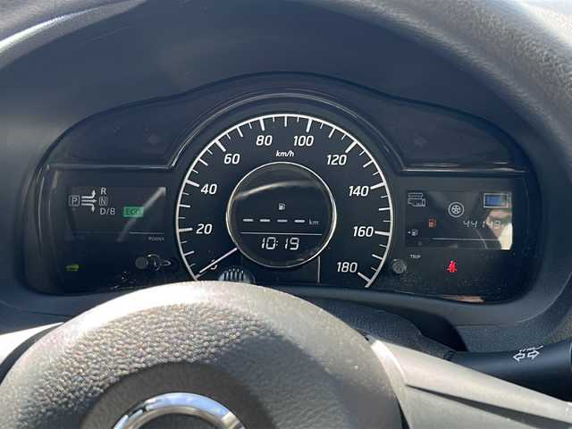 日産 ノート e－パワー X 石川県 2016(平28)年 4.5万km プレミアムコロナオレンジ 純正ナビ7インチ/フルセグTV/全方位カメラ/ドライブレコーダー/ETC/スマートルームミラー/コーナーセンサー/衝突被害軽減システム/横滑り防止装置/レーンキープアシスト/オートライト/スタッドレスタイヤ付/プッシュスタート/スマートキー/純正フロアマット