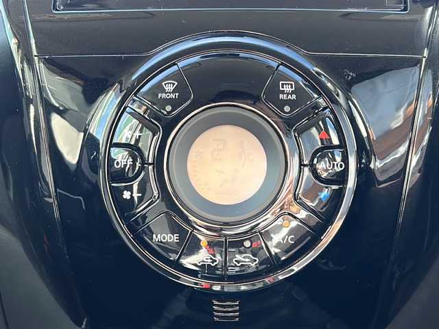 日産 ノート e－パワー X 石川県 2016(平28)年 4.5万km プレミアムコロナオレンジ 純正ナビ7インチ/フルセグTV/全方位カメラ/ドライブレコーダー/ETC/スマートルームミラー/コーナーセンサー/衝突被害軽減システム/横滑り防止装置/レーンキープアシスト/オートライト/スタッドレスタイヤ付/プッシュスタート/スマートキー/純正フロアマット