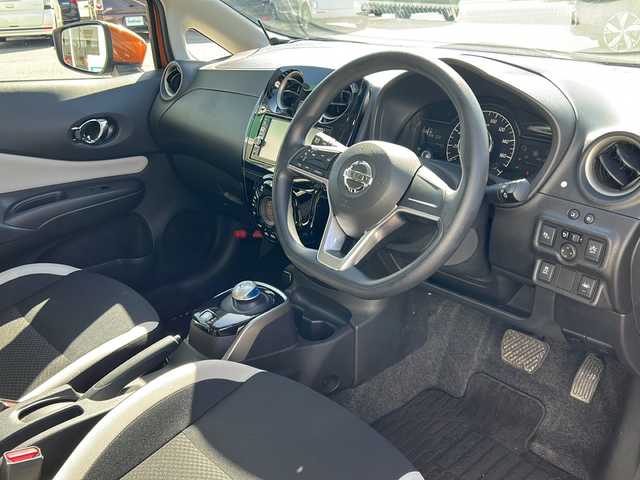 日産 ノート e－パワー X 石川県 2016(平28)年 4.5万km プレミアムコロナオレンジ 純正ナビ7インチ/フルセグTV/全方位カメラ/ドライブレコーダー/ETC/スマートルームミラー/コーナーセンサー/衝突被害軽減システム/横滑り防止装置/レーンキープアシスト/オートライト/スタッドレスタイヤ付/プッシュスタート/スマートキー/純正フロアマット