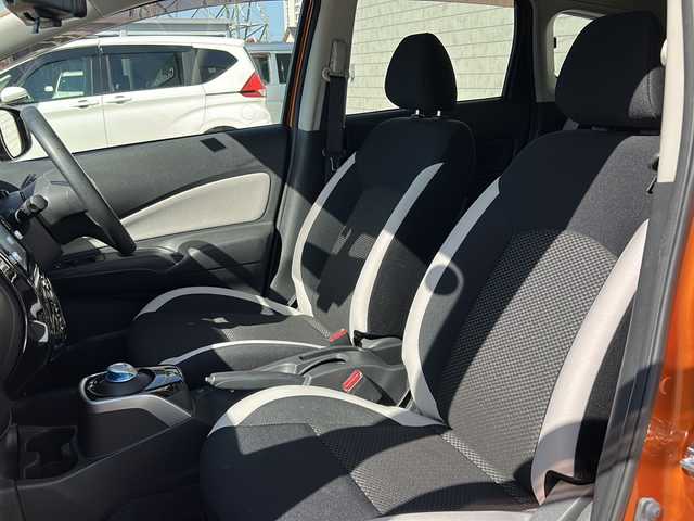 日産 ノート e－パワー X 石川県 2016(平28)年 4.5万km プレミアムコロナオレンジ 純正ナビ7インチ/フルセグTV/全方位カメラ/ドライブレコーダー/ETC/スマートルームミラー/コーナーセンサー/衝突被害軽減システム/横滑り防止装置/レーンキープアシスト/オートライト/スタッドレスタイヤ付/プッシュスタート/スマートキー/純正フロアマット