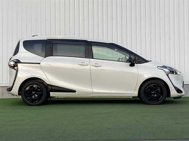 トヨタ シエンタ ファンベースG 香川県 2022(令4)年 2.6万km ホワイトパールクリスタルシャイン 登録時走行距離：25962km/ディーラー純正ナビ/　CD BT ワンセグTV/バックカメラ/前後ドライブレコーダー/ビルトインETC/プリクラッシュセーフティシステム/レーンキープアシスト/クリアランスソナー/オートハイビーム/LEDヘッドライト/オートライト/革巻きステアリング/ステアリングスイッチ/プッシュスタート/スマートキー