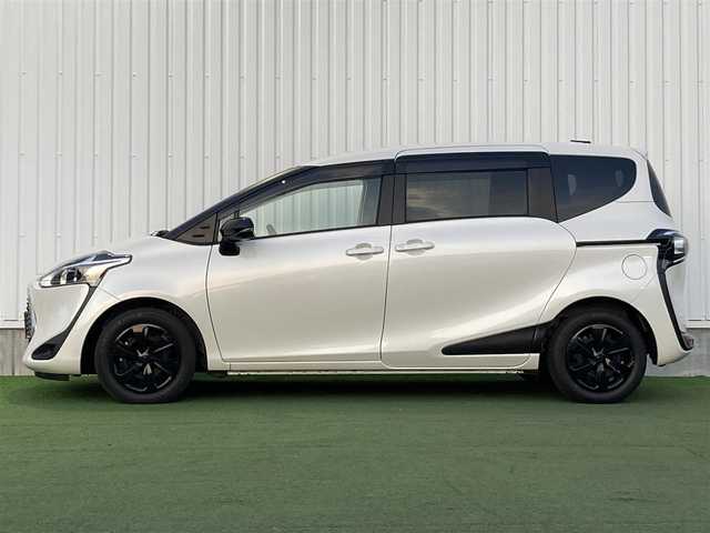 トヨタ シエンタ ファンベースG 香川県 2022(令4)年 2.6万km ホワイトパールクリスタルシャイン 登録時走行距離：25962km/ディーラー純正ナビ/　CD BT ワンセグTV/バックカメラ/前後ドライブレコーダー/ビルトインETC/プリクラッシュセーフティシステム/レーンキープアシスト/クリアランスソナー/オートハイビーム/LEDヘッドライト/オートライト/革巻きステアリング/ステアリングスイッチ/プッシュスタート/スマートキー
