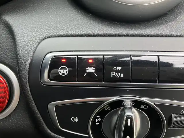 メルセデス・ベンツ Ｃ２２０ｄ 高知県 2015(平27)年 4.7万km 白 純正HDDナビ/Bluetooth接続/ETC/バックカメラ/シートヒーター/ターボ/クルーズコントロール/スマートキー/レーンキープアシスト/LEDヘッドライト/オートライト/コーナーセンサー/横滑り防止装置/フルセグ/アイドリングストップ