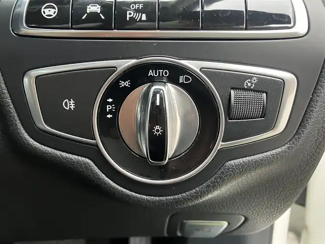 メルセデス・ベンツ Ｃ２２０ｄ 高知県 2015(平27)年 4.7万km 白 純正HDDナビ/Bluetooth接続/ETC/バックカメラ/シートヒーター/ターボ/クルーズコントロール/スマートキー/レーンキープアシスト/LEDヘッドライト/オートライト/コーナーセンサー/横滑り防止装置/フルセグ/アイドリングストップ
