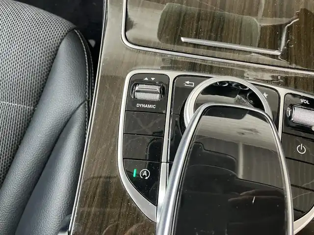 メルセデス・ベンツ Ｃ２２０ｄ 高知県 2015(平27)年 4.7万km 白 純正HDDナビ/Bluetooth接続/ETC/バックカメラ/シートヒーター/ターボ/クルーズコントロール/スマートキー/レーンキープアシスト/LEDヘッドライト/オートライト/コーナーセンサー/横滑り防止装置/フルセグ/アイドリングストップ