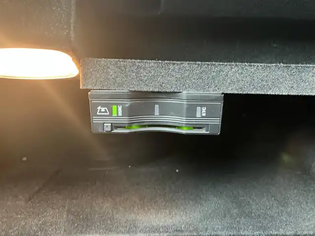 メルセデス・ベンツ Ｃ２２０ｄ 高知県 2015(平27)年 4.7万km 白 純正HDDナビ/Bluetooth接続/ETC/バックカメラ/シートヒーター/ターボ/クルーズコントロール/スマートキー/レーンキープアシスト/LEDヘッドライト/オートライト/コーナーセンサー/横滑り防止装置/フルセグ/アイドリングストップ