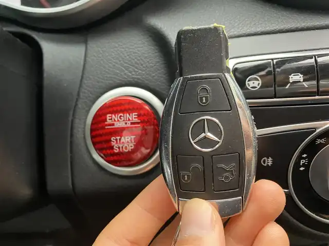 メルセデス・ベンツ Ｃ２２０ｄ 高知県 2015(平27)年 4.7万km 白 純正HDDナビ/Bluetooth接続/ETC/バックカメラ/シートヒーター/ターボ/クルーズコントロール/スマートキー/レーンキープアシスト/LEDヘッドライト/オートライト/コーナーセンサー/横滑り防止装置/フルセグ/アイドリングストップ