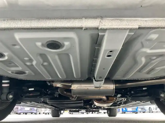 トヨタ ヴォクシー ZS 煌Ⅲ 静岡県 2021(令3)年 2.9万km ホワイトパールクリスタルシャイン 純正ナビ（CD/DVD/BT/フルセグ）/地図SD無し/バックカメラ/後席モニター/ドライブレコーダー/Wオートエアコン/エンジンスタートボタン/パワーステアリング/パワーウィンドウ/アイドリングストップ/クルーズコントロール/USB入力端子/ETC/3列シート/ウォークスルー/フロアマット/両側パワースライドドア/ハーフレザーシート/純正アルミホイール/ABS/横滑り防止装置/コーナーセンサー前後/レーンキープアシスト/オートライト/オートマチックハイビーム/LEDヘッドライト/Wエアバック/衝突軽減システム