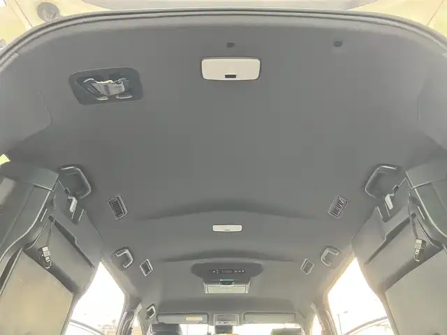 トヨタ ヴォクシー ZS 煌Ⅲ 静岡県 2021(令3)年 2.9万km ホワイトパールクリスタルシャイン 純正ナビ（CD/DVD/BT/フルセグ）/地図SD無し/バックカメラ/後席モニター/ドライブレコーダー/Wオートエアコン/エンジンスタートボタン/パワーステアリング/パワーウィンドウ/アイドリングストップ/クルーズコントロール/USB入力端子/ETC/3列シート/ウォークスルー/フロアマット/両側パワースライドドア/ハーフレザーシート/純正アルミホイール/ABS/横滑り防止装置/コーナーセンサー前後/レーンキープアシスト/オートライト/オートマチックハイビーム/LEDヘッドライト/Wエアバック/衝突軽減システム