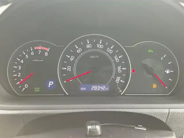 トヨタ ヴォクシー ZS 煌Ⅲ 静岡県 2021(令3)年 2.9万km ホワイトパールクリスタルシャイン 純正ナビ（CD/DVD/BT/フルセグ）/地図SD無し/バックカメラ/後席モニター/ドライブレコーダー/Wオートエアコン/エンジンスタートボタン/パワーステアリング/パワーウィンドウ/アイドリングストップ/クルーズコントロール/USB入力端子/ETC/3列シート/ウォークスルー/フロアマット/両側パワースライドドア/ハーフレザーシート/純正アルミホイール/ABS/横滑り防止装置/コーナーセンサー前後/レーンキープアシスト/オートライト/オートマチックハイビーム/LEDヘッドライト/Wエアバック/衝突軽減システム