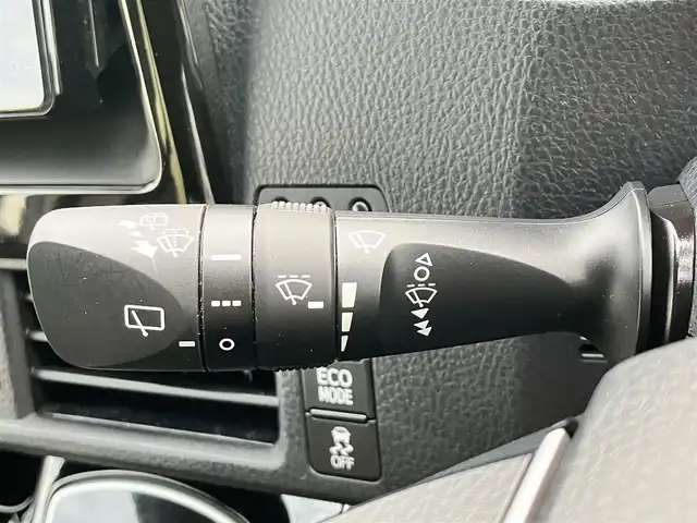 トヨタ ヴォクシー ZS 煌Ⅲ 静岡県 2021(令3)年 2.9万km ホワイトパールクリスタルシャイン 純正ナビ（CD/DVD/BT/フルセグ）/地図SD無し/バックカメラ/後席モニター/ドライブレコーダー/Wオートエアコン/エンジンスタートボタン/パワーステアリング/パワーウィンドウ/アイドリングストップ/クルーズコントロール/USB入力端子/ETC/3列シート/ウォークスルー/フロアマット/両側パワースライドドア/ハーフレザーシート/純正アルミホイール/ABS/横滑り防止装置/コーナーセンサー前後/レーンキープアシスト/オートライト/オートマチックハイビーム/LEDヘッドライト/Wエアバック/衝突軽減システム