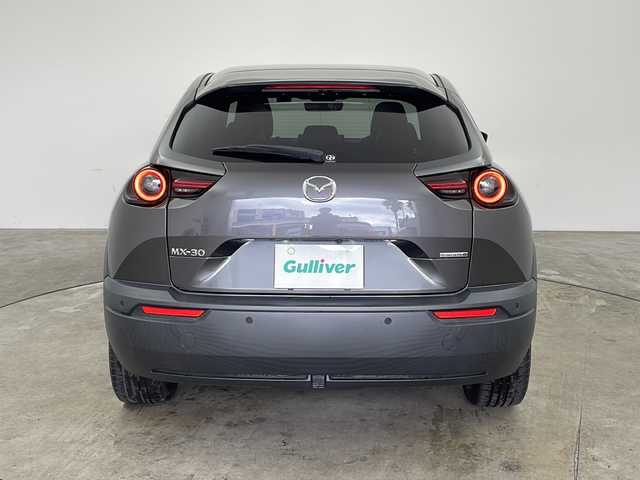 マツダ ＭＸ－３０ インダストリアルクラシック 兵庫県 2021(令3)年 2.7万km マシーングレープレミアムM ・純正ナビ/Bluetooth/AM/FM/TV/HDMI/・バックカメラ/・スマートブレーキサポート/・スマートブレーキサポート（後退時）/・緊急時車線維持支援/・ディスタンス＆スピードアラート/・レーンキープアシスト/・後側方接近車両検知/・ブラインドスポットモニター/・レーダクルーズコントロール/・オートハイビーム/・ステアリングスイッチ/・ステアリングヒーター/・ハーフレザーシート/・前席シートヒーター/・運転席パワーシート（メモリー付き）/・純正フロアマット/・純正アルミホイールタイヤ/・LEDヘッドライト/・前後ドライブレコーダー/・ETC/・取扱説明書/・保証書/・スペアキー/・ベーシックパッケージ/・エクステリアパッケージ/・インテリアパッケージ/・ユーティリティーパッケージ