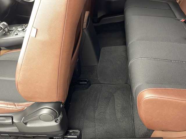 マツダ ＭＸ－３０ インダストリアルクラシック 兵庫県 2021(令3)年 2.7万km マシーングレープレミアムM ・純正ナビ/Bluetooth/AM/FM/TV/HDMI/・バックカメラ/・スマートブレーキサポート/・スマートブレーキサポート（後退時）/・緊急時車線維持支援/・ディスタンス＆スピードアラート/・レーンキープアシスト/・後側方接近車両検知/・ブラインドスポットモニター/・レーダクルーズコントロール/・オートハイビーム/・ステアリングスイッチ/・ステアリングヒーター/・ハーフレザーシート/・前席シートヒーター/・運転席パワーシート（メモリー付き）/・純正フロアマット/・純正アルミホイールタイヤ/・LEDヘッドライト/・前後ドライブレコーダー/・ETC/・取扱説明書/・保証書/・スペアキー/・ベーシックパッケージ/・エクステリアパッケージ/・インテリアパッケージ/・ユーティリティーパッケージ