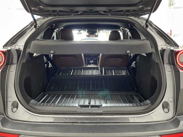 マツダ ＭＸ－３０ インダストリアルクラシック 兵庫県 2021(令3)年 2.7万km マシーングレープレミアムM ・純正ナビ/Bluetooth/AM/FM/TV/HDMI/・バックカメラ/・スマートブレーキサポート/・スマートブレーキサポート（後退時）/・緊急時車線維持支援/・ディスタンス＆スピードアラート/・レーンキープアシスト/・後側方接近車両検知/・ブラインドスポットモニター/・レーダクルーズコントロール/・オートハイビーム/・ステアリングスイッチ/・ステアリングヒーター/・ハーフレザーシート/・前席シートヒーター/・運転席パワーシート（メモリー付き）/・純正フロアマット/・純正アルミホイールタイヤ/・LEDヘッドライト/・前後ドライブレコーダー/・ETC/・取扱説明書/・保証書/・スペアキー/・ベーシックパッケージ/・エクステリアパッケージ/・インテリアパッケージ/・ユーティリティーパッケージ