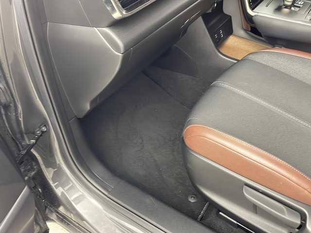 マツダ ＭＸ－３０ インダストリアルクラシック 兵庫県 2021(令3)年 2.7万km マシーングレープレミアムM ・純正ナビ/Bluetooth/AM/FM/TV/HDMI/・バックカメラ/・スマートブレーキサポート/・スマートブレーキサポート（後退時）/・緊急時車線維持支援/・ディスタンス＆スピードアラート/・レーンキープアシスト/・後側方接近車両検知/・ブラインドスポットモニター/・レーダクルーズコントロール/・オートハイビーム/・ステアリングスイッチ/・ステアリングヒーター/・ハーフレザーシート/・前席シートヒーター/・運転席パワーシート（メモリー付き）/・純正フロアマット/・純正アルミホイールタイヤ/・LEDヘッドライト/・前後ドライブレコーダー/・ETC/・取扱説明書/・保証書/・スペアキー/・ベーシックパッケージ/・エクステリアパッケージ/・インテリアパッケージ/・ユーティリティーパッケージ