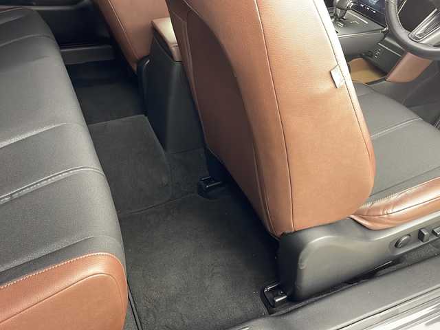 マツダ ＭＸ－３０ インダストリアルクラシック 兵庫県 2021(令3)年 2.7万km マシーングレープレミアムM ・純正ナビ/Bluetooth/AM/FM/TV/HDMI/・バックカメラ/・スマートブレーキサポート/・スマートブレーキサポート（後退時）/・緊急時車線維持支援/・ディスタンス＆スピードアラート/・レーンキープアシスト/・後側方接近車両検知/・ブラインドスポットモニター/・レーダクルーズコントロール/・オートハイビーム/・ステアリングスイッチ/・ステアリングヒーター/・ハーフレザーシート/・前席シートヒーター/・運転席パワーシート（メモリー付き）/・純正フロアマット/・純正アルミホイールタイヤ/・LEDヘッドライト/・前後ドライブレコーダー/・ETC/・取扱説明書/・保証書/・スペアキー/・ベーシックパッケージ/・エクステリアパッケージ/・インテリアパッケージ/・ユーティリティーパッケージ