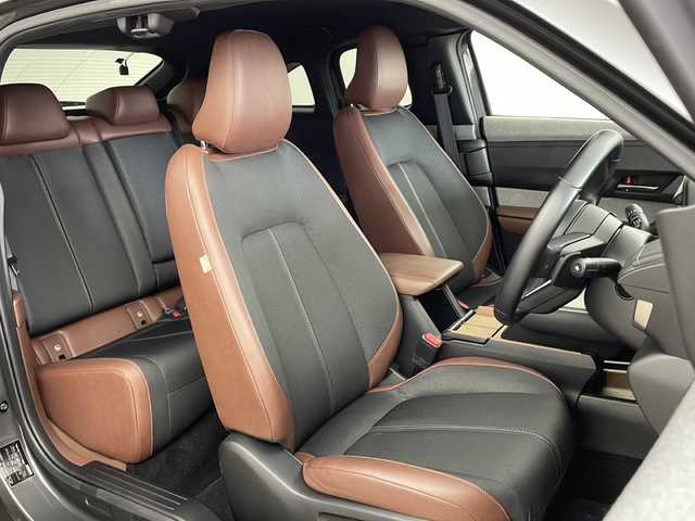 マツダ ＭＸ－３０ インダストリアルクラシック 兵庫県 2021(令3)年 2.7万km マシーングレープレミアムM ・純正ナビ/Bluetooth/AM/FM/TV/HDMI/・バックカメラ/・スマートブレーキサポート/・スマートブレーキサポート（後退時）/・緊急時車線維持支援/・ディスタンス＆スピードアラート/・レーンキープアシスト/・後側方接近車両検知/・ブラインドスポットモニター/・レーダクルーズコントロール/・オートハイビーム/・ステアリングスイッチ/・ステアリングヒーター/・ハーフレザーシート/・前席シートヒーター/・運転席パワーシート（メモリー付き）/・純正フロアマット/・純正アルミホイールタイヤ/・LEDヘッドライト/・前後ドライブレコーダー/・ETC/・取扱説明書/・保証書/・スペアキー/・ベーシックパッケージ/・エクステリアパッケージ/・インテリアパッケージ/・ユーティリティーパッケージ