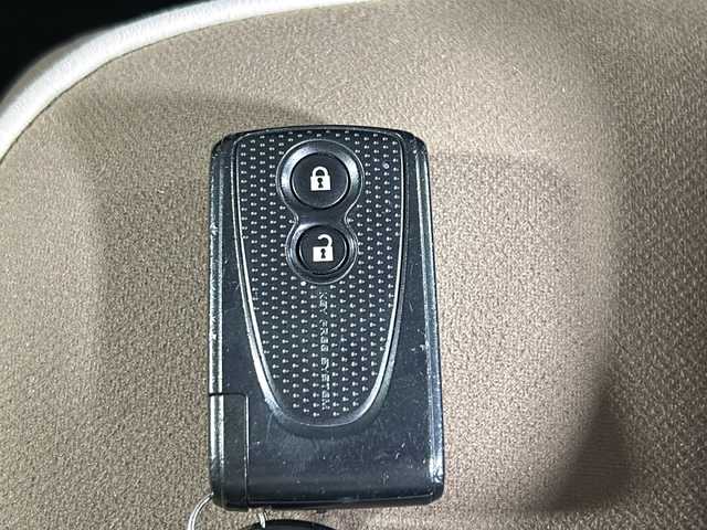 ダイハツ ミラ ココア X スペシャルコーデ 沖縄県 2014(平26)年 9.5万km プラムブラウンクリスタルマイカ 禁煙車　/純正７インチナビ（ＢＴ，フルセグ，ラジオ，ＣＤ／ＤＶＤ）　/ＥＴＣ　/フロアマット　/純正ドアバイザー　/エコアイドル　/電動格納ミラー　/ＵＳＢポート　/ベンチシート　/スマートキー