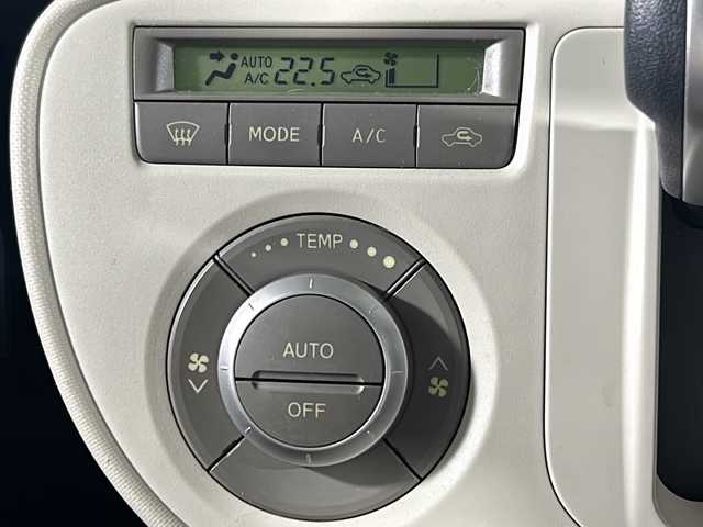 ダイハツ ミラ ココア X スペシャルコーデ 沖縄県 2014(平26)年 9.5万km プラムブラウンクリスタルマイカ 禁煙車　/純正７インチナビ（ＢＴ，フルセグ，ラジオ，ＣＤ／ＤＶＤ）　/ＥＴＣ　/フロアマット　/純正ドアバイザー　/エコアイドル　/電動格納ミラー　/ＵＳＢポート　/ベンチシート　/スマートキー