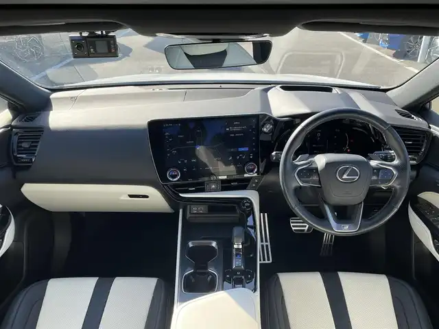 レクサス ＮＸ 350h Fスポーツ 長崎県 2023(令5)年 4.8万km ホワイトノーヴァガラスフレーク 純正メーカーナビ/BT/USB/Mira cast/フルセグTV/全方位カメラ/パノラマサンルーフ/マークレビンソンプレミアムサウンド/本革シート/前席パワーシート/D席メモリーシート/前席シートヒーター/前席エアーシート/セーフティーシステムプラス/レーダークルーズコントロール/ブラインドスポットモニター/ドライブレコーダー前後/パドルシフト/LEDヘッドライト/オートマチックハイビーム/ビルトインETC
