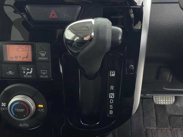 ダイハツ タント カスタム X SA 秋田県 2014(平26)年 6.8万km ファイアークォーツレッドM ４WD/社外ナビ【AM/FM/CD】/両側パワースライドドア　/ＬＥＤヘッドライト /スマートキー/前方ドライブレコーダー /アイドリングストップ /横滑り防止装置 /衝突被害軽減システム /プッシュスタート /オートライト /サイドバイザー/ウィンカーミラー/リアサンシェード/オートエアコン/オートライト/純正フロアマット/リアサンシェード/シートカバー有/フォグライト/純正AW/保証書