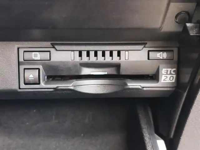 レクサス ＲＸ 450hL 東京都 2020(令2)年 2.2万km グラファイトブラックガラスフレーク ６人乗り：２列目キャプテンシート/サンルーフ/ルーフレール/レクサスセーフティ＋/プリクラッシュセーフティ/レーントレーシングアシスト/オートハイビーム/ブラインドスポットモニター/ヘッドアップディスプレイ/純正メーカーナビ/パノラミックビューモニター/本革シート/シートヒーター/ベンチレーション/AC100V電源/ワイヤレス充電/三連眼LEDライト/電動リアゲート