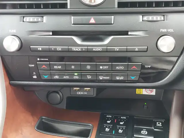 レクサス ＲＸ 450hL 東京都 2020(令2)年 2.2万km グラファイトブラックガラスフレーク ６人乗り：２列目キャプテンシート/サンルーフ/ルーフレール/レクサスセーフティ＋/プリクラッシュセーフティ/レーントレーシングアシスト/オートハイビーム/ブラインドスポットモニター/ヘッドアップディスプレイ/純正メーカーナビ/パノラミックビューモニター/本革シート/シートヒーター/ベンチレーション/AC100V電源/ワイヤレス充電/三連眼LEDライト/電動リアゲート