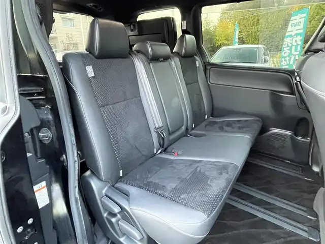 トヨタ ヴォクシー ZS 煌Ⅲ 埼玉県 2020(令2)年 2万km ブラック 社外ナビTV/社外フリップダウンモニター/ナビ連動前後ドラレコ/ビルトインETC/両側パワースライドドア/バックドアイージークローザー/LEDヘッドライト/クリアランスソナー/純正アルミホイール/セーフティセンス/クルーズコントロール/プッシュスタート/スマートキー/保証書付整備手帳/取扱説明書