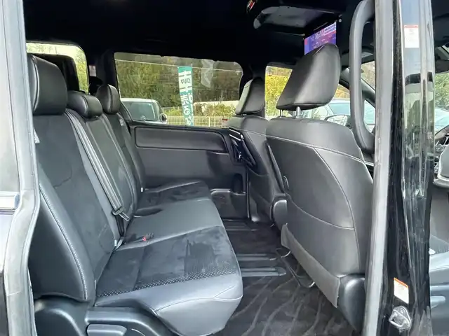 トヨタ ヴォクシー ZS 煌Ⅲ 埼玉県 2020(令2)年 2万km ブラック 社外ナビTV/社外フリップダウンモニター/ナビ連動前後ドラレコ/ビルトインETC/両側パワースライドドア/バックドアイージークローザー/LEDヘッドライト/クリアランスソナー/純正アルミホイール/セーフティセンス/クルーズコントロール/プッシュスタート/スマートキー/保証書付整備手帳/取扱説明書