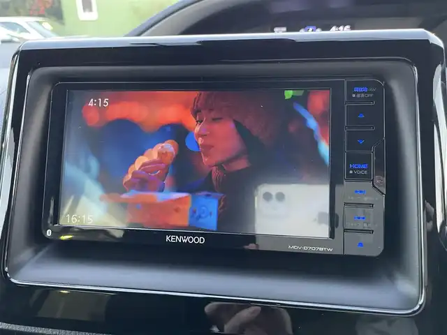 トヨタ ヴォクシー ZS 煌Ⅲ 埼玉県 2020(令2)年 2万km ブラック 社外ナビTV/社外フリップダウンモニター/ナビ連動前後ドラレコ/ビルトインETC/両側パワースライドドア/バックドアイージークローザー/LEDヘッドライト/クリアランスソナー/純正アルミホイール/セーフティセンス/クルーズコントロール/プッシュスタート/スマートキー/保証書付整備手帳/取扱説明書