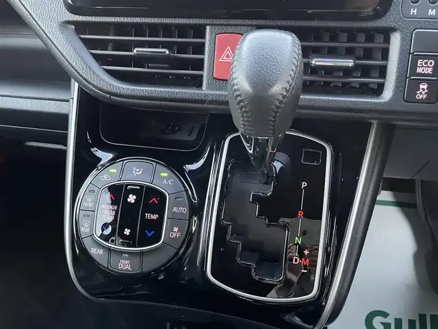 トヨタ ヴォクシー ZS 煌Ⅲ 埼玉県 2020(令2)年 2万km ブラック 社外ナビTV/社外フリップダウンモニター/ナビ連動前後ドラレコ/ビルトインETC/両側パワースライドドア/バックドアイージークローザー/LEDヘッドライト/クリアランスソナー/純正アルミホイール/セーフティセンス/クルーズコントロール/プッシュスタート/スマートキー/保証書付整備手帳/取扱説明書