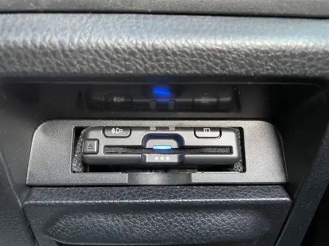 トヨタ ヴォクシー ZS 煌Ⅲ 埼玉県 2020(令2)年 2万km ブラック 社外ナビTV/社外フリップダウンモニター/ナビ連動前後ドラレコ/ビルトインETC/両側パワースライドドア/バックドアイージークローザー/LEDヘッドライト/クリアランスソナー/純正アルミホイール/セーフティセンス/クルーズコントロール/プッシュスタート/スマートキー/保証書付整備手帳/取扱説明書