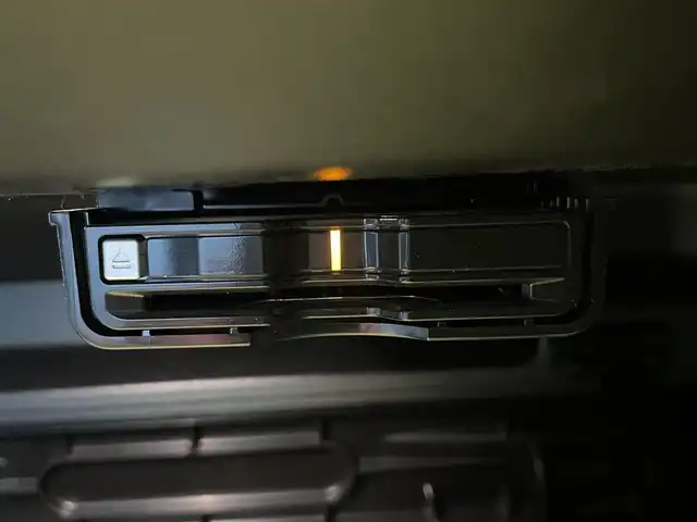 ボルボ ボルボ ＸＣ４０ アルティメット B4 AWD 高知県 2022(令4)年 2.5万km クリスタルホワイトP harman/kardonプレミアムサウンド/純正9型ナビ【Google機能搭載】/・AM/FM/Bluetooth/AppleCarPlay/youtube/ステアリングスイッチ/全方位カメラ/白レザーシート/パワーシート/メモリーシート/全席シートヒーター/電動リアゲート/スマートキー/プッシュスタート/ETC/電格ミラー/ウィンカーミラー/オートライト/フォグランプ/バックフォグランプ/LEDヘッドライト/レーダークルーズコントロール/クリスタルガラスシフトノブ/革巻きステアリング/ステアリングスイッチ/トノカバー/ルーフレール/純正19インチアルミホイール/衝突回避被害軽減ブレーキシステム/オンカミングレーンミティゲーション/ロードサインアシスト/ランオフロードミティゲーション/リア衝突回避被害軽減ブレーキシステム/パイロットアシスト/全車速追従機能付ACC/ステアリングアシスト付BLIS/衝突回避被害軽減ブレーキ機能付CTA/被追突時警告機能