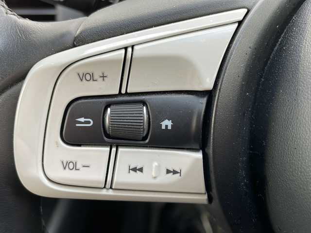 ホンダ フィット e:HEVホーム 道東・釧路十勝 2021(令3)年 1.9万km プレミアムサンライトホワイトパール 4WD/純正９インチナビ　/(AM/FM/フルセグTV/ＤＶＤ再生/Ｂｌｕｅｔｏｏｔｈ接続)/前後ドライブレコーダー　/ＥＴＣ　/バックカメラ/電動パーキングブレーキ　/渋滞追従機能付アダプティブ・クルーズ・コントロール/前後コーナーセンサー　/レーンアシスト　/衝突軽減ブレーキ/横滑り防止装置/アイドリングストップ　/スマートキー/プッシュスタート　/純正ＬＥＤヘッドライト/純正フロアマット/社外15インチアルミホイール/サマータイヤ積み込み/・195/60/R15/・社外アルミホイール/・溝5ミリ