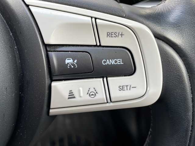 ホンダ フィット e:HEVホーム 道東・釧路十勝 2021(令3)年 1.9万km プレミアムサンライトホワイトパール 4WD/純正９インチナビ　/(AM/FM/フルセグTV/ＤＶＤ再生/Ｂｌｕｅｔｏｏｔｈ接続)/前後ドライブレコーダー　/ＥＴＣ　/バックカメラ/電動パーキングブレーキ　/渋滞追従機能付アダプティブ・クルーズ・コントロール/前後コーナーセンサー　/レーンアシスト　/衝突軽減ブレーキ/横滑り防止装置/アイドリングストップ　/スマートキー/プッシュスタート　/純正ＬＥＤヘッドライト/純正フロアマット/社外15インチアルミホイール/サマータイヤ積み込み/・195/60/R15/・社外アルミホイール/・溝5ミリ