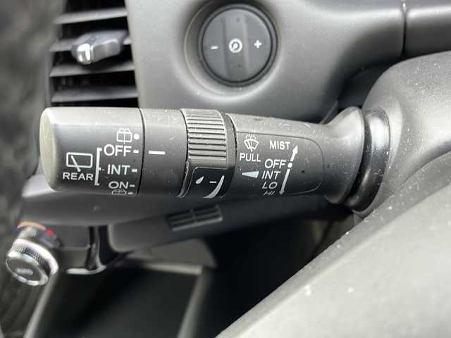 ホンダ フィット e:HEVホーム 道東・釧路十勝 2021(令3)年 1.9万km プレミアムサンライトホワイトパール 4WD/純正９インチナビ　/(AM/FM/フルセグTV/ＤＶＤ再生/Ｂｌｕｅｔｏｏｔｈ接続)/前後ドライブレコーダー　/ＥＴＣ　/バックカメラ/電動パーキングブレーキ　/渋滞追従機能付アダプティブ・クルーズ・コントロール/前後コーナーセンサー　/レーンアシスト　/衝突軽減ブレーキ/横滑り防止装置/アイドリングストップ　/スマートキー/プッシュスタート　/純正ＬＥＤヘッドライト/純正フロアマット/社外15インチアルミホイール/サマータイヤ積み込み/・195/60/R15/・社外アルミホイール/・溝5ミリ