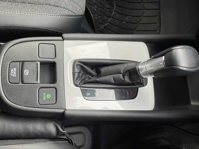 ホンダ フィット e:HEVホーム 道東・釧路十勝 2021(令3)年 1.9万km プレミアムサンライトホワイトパール 4WD/純正９インチナビ　/(AM/FM/フルセグTV/ＤＶＤ再生/Ｂｌｕｅｔｏｏｔｈ接続)/前後ドライブレコーダー　/ＥＴＣ　/バックカメラ/電動パーキングブレーキ　/渋滞追従機能付アダプティブ・クルーズ・コントロール/前後コーナーセンサー　/レーンアシスト　/衝突軽減ブレーキ/横滑り防止装置/アイドリングストップ　/スマートキー/プッシュスタート　/純正ＬＥＤヘッドライト/純正フロアマット/社外15インチアルミホイール/サマータイヤ積み込み/・195/60/R15/・社外アルミホイール/・溝5ミリ