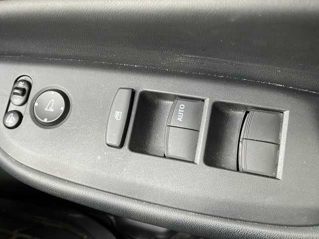 ホンダ フィット e:HEVホーム 道東・釧路十勝 2021(令3)年 1.9万km プレミアムサンライトホワイトパール 4WD/純正９インチナビ　/(AM/FM/フルセグTV/ＤＶＤ再生/Ｂｌｕｅｔｏｏｔｈ接続)/前後ドライブレコーダー　/ＥＴＣ　/バックカメラ/電動パーキングブレーキ　/渋滞追従機能付アダプティブ・クルーズ・コントロール/前後コーナーセンサー　/レーンアシスト　/衝突軽減ブレーキ/横滑り防止装置/アイドリングストップ　/スマートキー/プッシュスタート　/純正ＬＥＤヘッドライト/純正フロアマット/社外15インチアルミホイール/サマータイヤ積み込み/・195/60/R15/・社外アルミホイール/・溝5ミリ