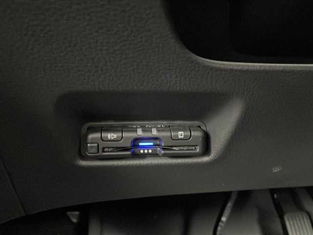 ホンダ フィット e:HEVホーム 道東・釧路十勝 2021(令3)年 1.9万km プレミアムサンライトホワイトパール 4WD/純正９インチナビ　/(AM/FM/フルセグTV/ＤＶＤ再生/Ｂｌｕｅｔｏｏｔｈ接続)/前後ドライブレコーダー　/ＥＴＣ　/バックカメラ/電動パーキングブレーキ　/渋滞追従機能付アダプティブ・クルーズ・コントロール/前後コーナーセンサー　/レーンアシスト　/衝突軽減ブレーキ/横滑り防止装置/アイドリングストップ　/スマートキー/プッシュスタート　/純正ＬＥＤヘッドライト/純正フロアマット/社外15インチアルミホイール/サマータイヤ積み込み/・195/60/R15/・社外アルミホイール/・溝5ミリ