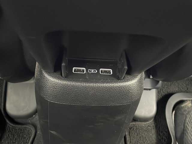 ホンダ フィット e:HEVホーム 道東・釧路十勝 2021(令3)年 1.9万km プレミアムサンライトホワイトパール 4WD/純正９インチナビ　/(AM/FM/フルセグTV/ＤＶＤ再生/Ｂｌｕｅｔｏｏｔｈ接続)/前後ドライブレコーダー　/ＥＴＣ　/バックカメラ/電動パーキングブレーキ　/渋滞追従機能付アダプティブ・クルーズ・コントロール/前後コーナーセンサー　/レーンアシスト　/衝突軽減ブレーキ/横滑り防止装置/アイドリングストップ　/スマートキー/プッシュスタート　/純正ＬＥＤヘッドライト/純正フロアマット/社外15インチアルミホイール/サマータイヤ積み込み/・195/60/R15/・社外アルミホイール/・溝5ミリ