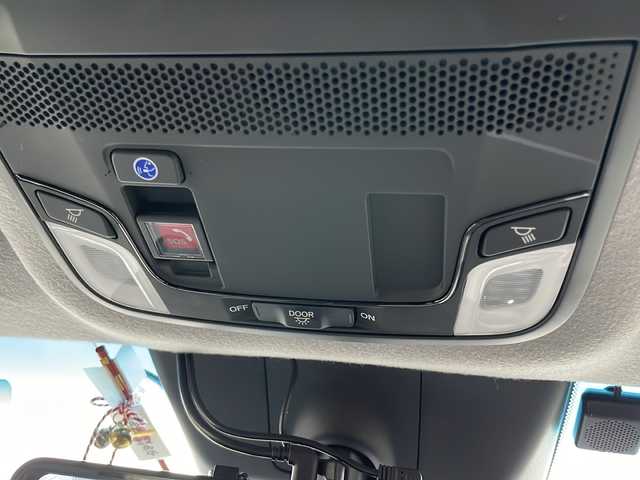 ホンダ フィット e:HEVホーム 道東・釧路十勝 2021(令3)年 1.9万km プレミアムサンライトホワイトパール 4WD/純正９インチナビ　/(AM/FM/フルセグTV/ＤＶＤ再生/Ｂｌｕｅｔｏｏｔｈ接続)/前後ドライブレコーダー　/ＥＴＣ　/バックカメラ/電動パーキングブレーキ　/渋滞追従機能付アダプティブ・クルーズ・コントロール/前後コーナーセンサー　/レーンアシスト　/衝突軽減ブレーキ/横滑り防止装置/アイドリングストップ　/スマートキー/プッシュスタート　/純正ＬＥＤヘッドライト/純正フロアマット/社外15インチアルミホイール/サマータイヤ積み込み/・195/60/R15/・社外アルミホイール/・溝5ミリ