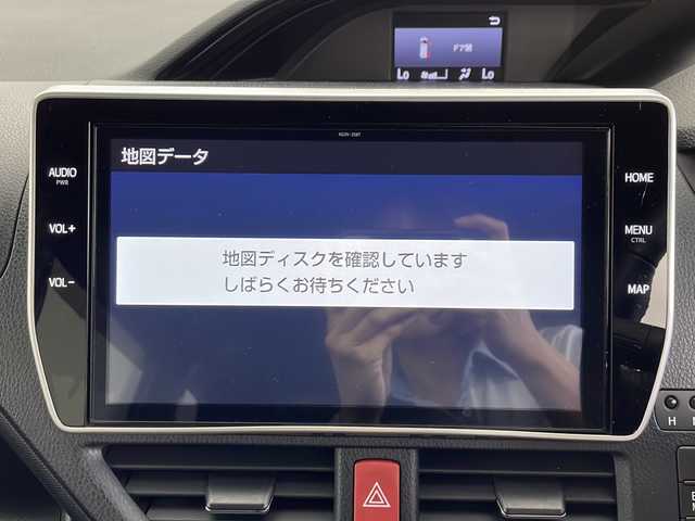 トヨタ ノア Si ダブルバイビーⅡ 鹿児島県 2019(令1)年 2.4万km ブラック 純正１０型ナビ　【TZ-D205W】/バックカメラ　/両側電動スライドドア　/純正ドライブレコーダー/リアサンシェード/プッシュスタート/純正ドアバイザー/純正ＥＴＣ　/クルーズコントロール　/トヨタセーフティセンス　/プリクラッシュセーフティ　/アイドリングストップ　/スマートキー　/禁煙車