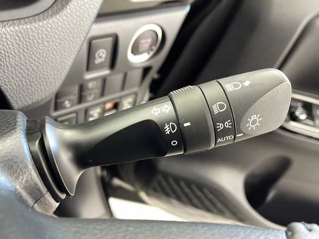 トヨタ ノア Si ダブルバイビーⅡ 鹿児島県 2019(令1)年 2.4万km ブラック 純正１０型ナビ　【TZ-D205W】/バックカメラ　/両側電動スライドドア　/純正ドライブレコーダー/リアサンシェード/プッシュスタート/純正ドアバイザー/純正ＥＴＣ　/クルーズコントロール　/トヨタセーフティセンス　/プリクラッシュセーフティ　/アイドリングストップ　/スマートキー　/禁煙車